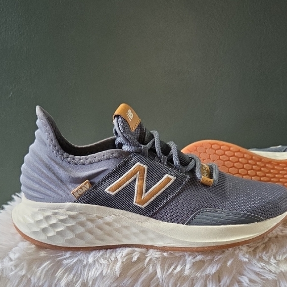 New Balance Womens Running Shoes - Picture 3 of 4